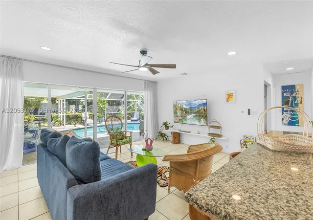Photo 2 of Single family home for sale at 809 Se 14th Drive, Deerfield Beach, FL 33441 | MLS# A12093132 | Listing updated on 2026-10-09