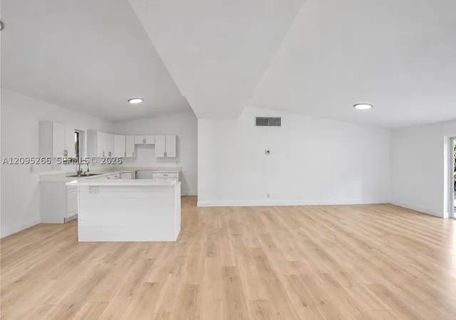 1411 NE 201st Terrace