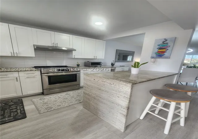 Listing Photo 4 - Condo for sale in building located at 8891 Sunrise Lakes Blvd, Sunrise, FL 33322 - Unit #302
