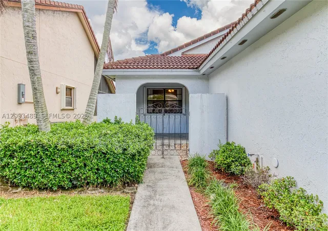 Photo 3 of Single family home for sale at 2156 Baton Rouge, Weston, FL 33326 | MLS# A12093489 | Listing updated on 2026-10-09