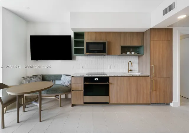 Photo 3 of Condo for sale at 159 NE 6th Street #3210, Miami, FL 33132 | MLS# A12081632 | Listing updated on 2026-09-29