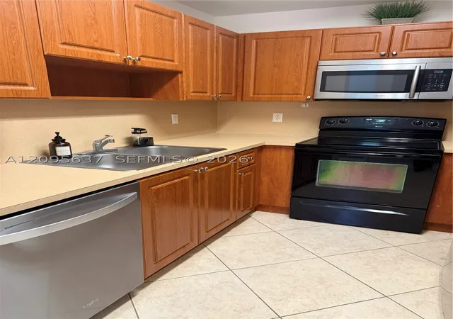 Photo 2 of Single family home for sale at 2321 Mariner Ct, Fort Lauderdale, FL 33312 | MLS# A12095637 | Listing updated on 2026-09-25
