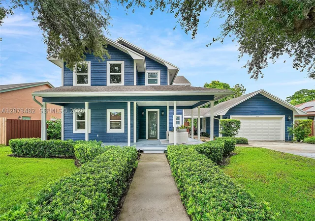 Photo 3 of Sale Pending at 1645 The 12th Fairway, Wellington, FL 33414 | MLS# A12073482 | Listing updated on 2026-10-09