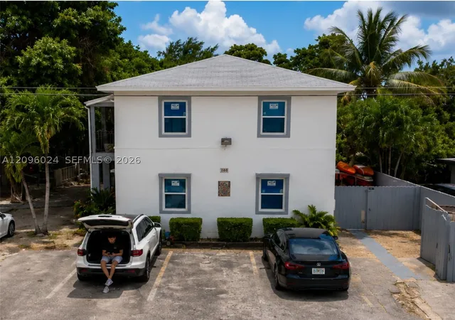 Photo 8 of Multi family home for sale at 960 SW 7 Street, Miami, FL 33130 | MLS# A12096024 | Listing updated on 2026-10-03