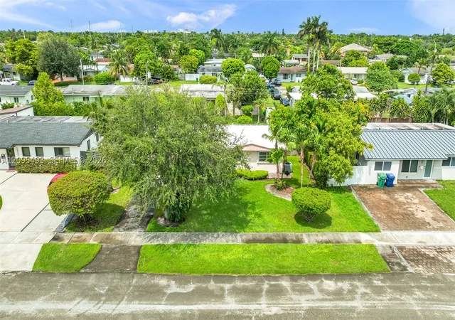Photo 2 of Sale Pending at 10511 Sw 53rd Street, Miami, FL 33165 | MLS# A12095493 | Listing updated on 2026-10-01