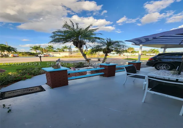 Photo 1 of Single family home for sale at 812 Lake Mcgregor Dr, Fort Myers, FL 33919 | MLS# A12095591 | Listing updated on 2026-09-28