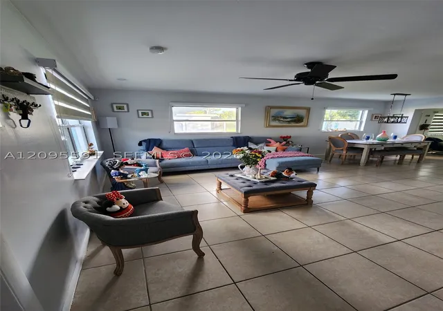 Photo 2 of Single family home for sale at 812 Lake Mcgregor Dr, Fort Myers, FL 33919 | MLS# A12095591 | Listing updated on 2026-09-28