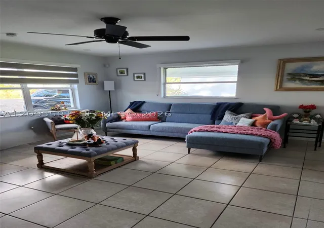 Photo 3 of Single family home for sale at 812 Lake Mcgregor Dr, Fort Myers, FL 33919 | MLS# A12095591 | Listing updated on 2026-09-28