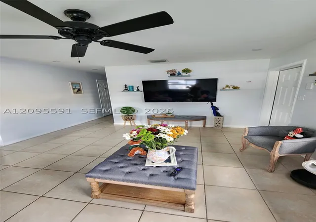 Photo 3 of Single family home for sale at 812 Lake Mcgregor Dr, Fort Myers, FL 33919 | MLS# A12095591 | Listing updated on 2026-09-28