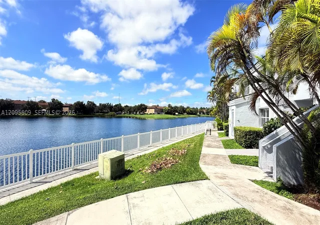 Listing Photo 4 - Condo for sale in Le Club at Old Cutler Condo located at 8560 Sw 212Th St, Miami, FL 33189 - Unit #203