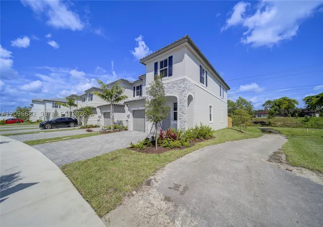 Photo 3 of Townhouse for sale at 11881 Nw 47th Mnr, Coral Springs, FL 33076 | MLS# A12096682 | Listing updated on 2026-10-02