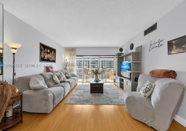 Listing Photo 4 - Condo for sale in building located at 1985 S Ocean Dr, Hallandale Beach, FL 33009 - Unit #10G