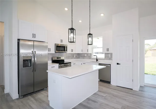 Photo 2 of Single family home for sale at 3915 El Rado Ave, Sebring, FL 33872 | MLS# A12097175 | Listing updated on 2026-09-29