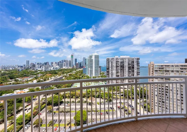 Listing Photo 3 - Condo for sale in The Metropolitan Brickell located at 2475 Brickell Ave, Miami, FL 33129 - Unit #2206