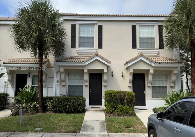 Photo 2 of Townhouse for sale at 5060 Palmbrooke Cir, West Palm Beach, FL 33417 | MLS# A12096904 | Listing updated on 2026-09-29