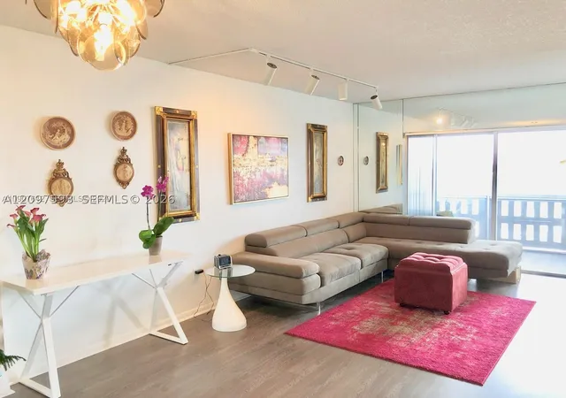 Condo for sale at 4001 Hillcrest Dr #PH6, Hollywood, FL 33021 | MLS# A12097593 | Listing updated on 2026-09-30