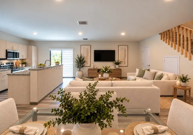 Listing Photo 5 - Condo for sale in building located at 916 NW 8th St, Florida City, FL 33034 - Unit #1