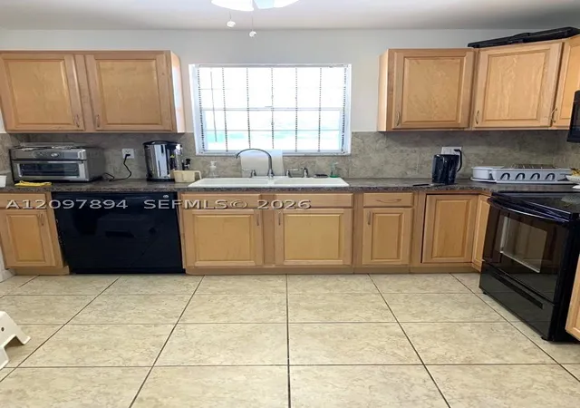 Photo 2 of Condo for sale at 5160 Sw 40th Avenue #26D, Dania Beach, FL 33314 | MLS# A12097894 | Listing updated on 2026-09-30