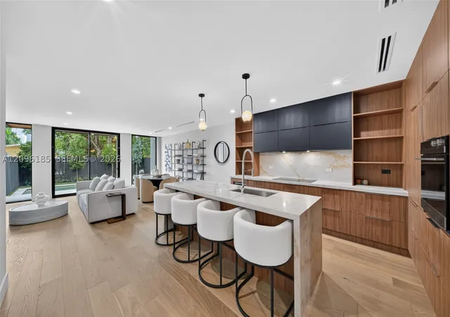 Photo 3 of Townhouse for sale at 925 Sw 10th Avenue, Miami, FL 33130 | MLS# A12096185 | Listing updated on 2026-10-10
