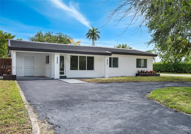 Photo 3 of Sale Pending at 321 Nw 36th Street, Oakland Park, FL 33309 | MLS# A12098128 | Listing updated on 2026-10-10