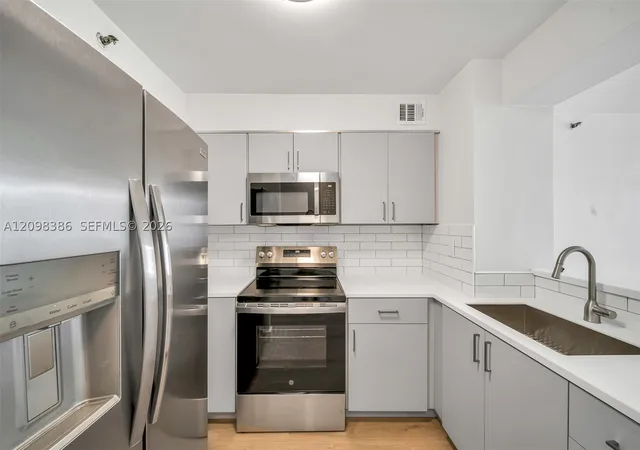 Photo 3 of Condo for sale at 501 Sw 1st Street #502, Miami, FL 33130 | MLS# A12098386 | Listing updated on 2026-10-01