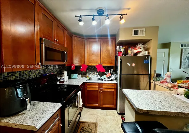 Photo 3 of Sale Pending at 425 Nw 210th Street #102, Miami Gardens, FL 33169 | MLS# A12098808 | Listing updated on 2026-10-01