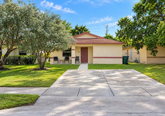 Photo 1 of Single family home for sale at 211 Ne 35th Street, Oakland Park, FL 33334 | MLS# A12098530 | Listing updated on 2026-10-02