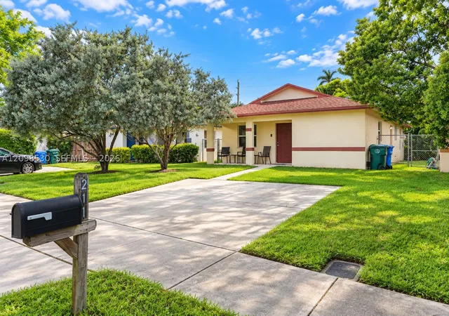 Photo 2 of Single family home for sale at 211 Ne 35th Street, Oakland Park, FL 33334 | MLS# A12098530 | Listing updated on 2026-10-02
