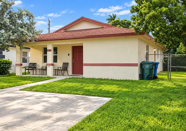 Photo 3 of Single family home for sale at 211 Ne 35th Street, Oakland Park, FL 33334 | MLS# A12098530 | Listing updated on 2026-10-02