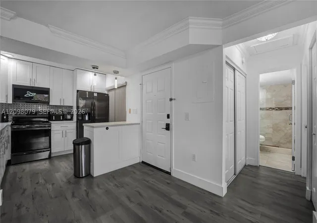 Listing Photo 4 - Condo for sale at Quatraine Ii, Unit 6 20150 NE 3rd Court, Quatraine Ii, Miami, FL 33179 | Built Year: 1983-1984