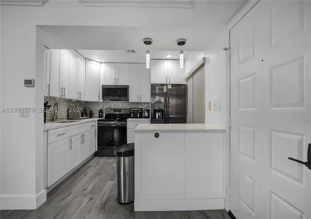 Listing Photo 5 - Condo for sale at Quatraine Ii, Unit 6 20150 NE 3rd Court, Quatraine Ii, Miami, FL 33179 | Built Year: 1983-1984