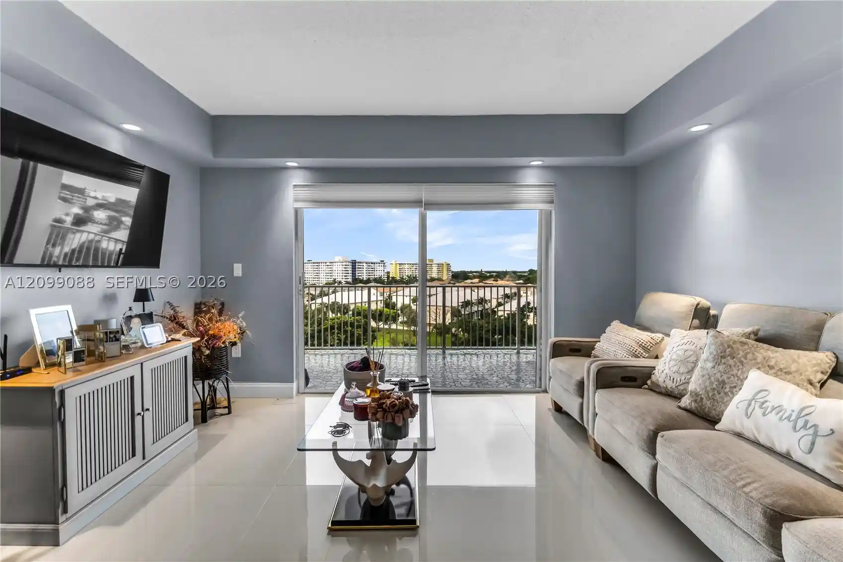 Listing Photo 1 - Condo for sale in 3850 Washington St located at 3850 Washington St, Hollywood, FL 33021 - Unit #704