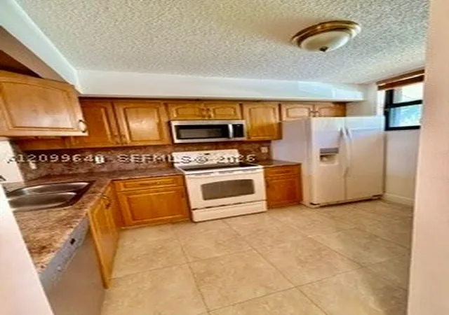 Photo 3 of Condo for sale at 112 Lake Emerald Dr #109, Oakland Park, FL 33309 | MLS# A12099640 | Listing updated on 2026-10-05