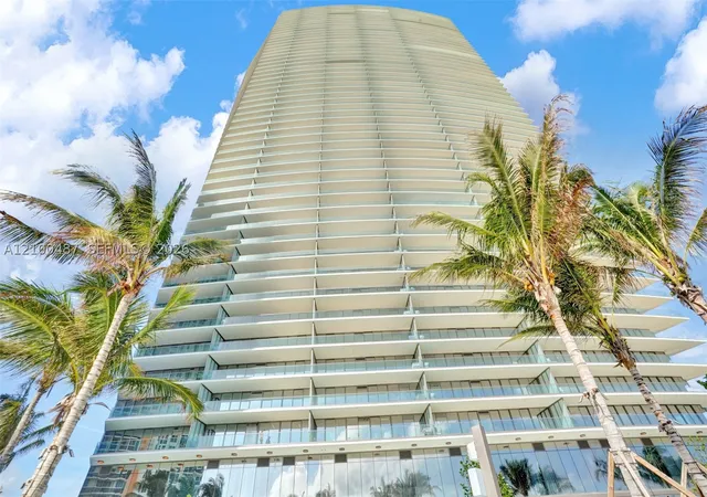 Listing Photo 4 - Condo for sale in building located at 18975 Collins Ave, Miami, FL 33160 - Unit #2001