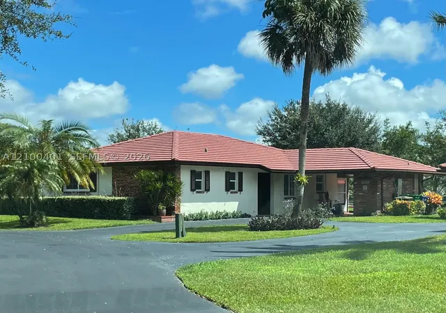 Photo 2 of Single family home for sale at 9065 Thunderbird Dr, Coral Springs, FL 33065 | MLS# A12100401 | Listing updated on 2026-10-05