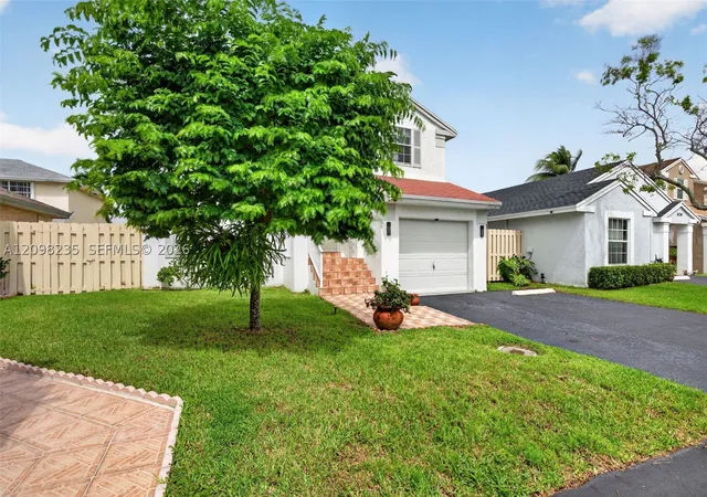Photo 3 of Single family home for sale at 10747 Nw 37th Place, Sunrise, FL 33351 | MLS# A12098235 | Listing updated on 2026-10-06