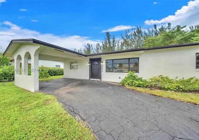 Photo 2 of Single family home for sale at 5450 SW 55 Avenue, Davie, FL 33314 | MLS# A12100927 | Listing updated on 2026-10-06