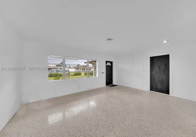 Photo 4 of Single family home for sale at 5450 SW 55 Avenue, Davie, FL 33314 | MLS# A12100927 | Listing updated on 2026-10-06