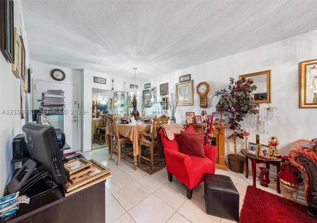 Listing Photo 4 - Condo for sale in building located at 3119 Oakland Shores Dr, Oakland Park, FL 33309 - Unit #C204
