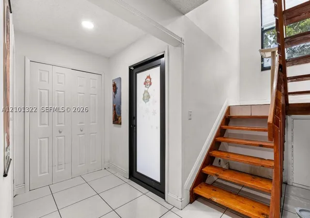 Photo 3 of Townhouse for sale at 6185 Live Oak Ct #C, Tamarac, FL 33319 | MLS# A12101322 | Listing updated on 2026-10-11