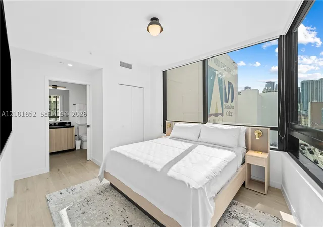 225 N Miami Ave #912
