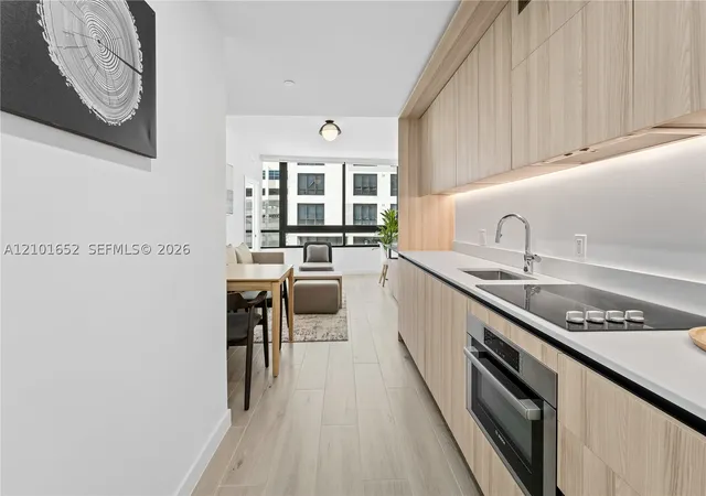 225 N Miami Ave #912