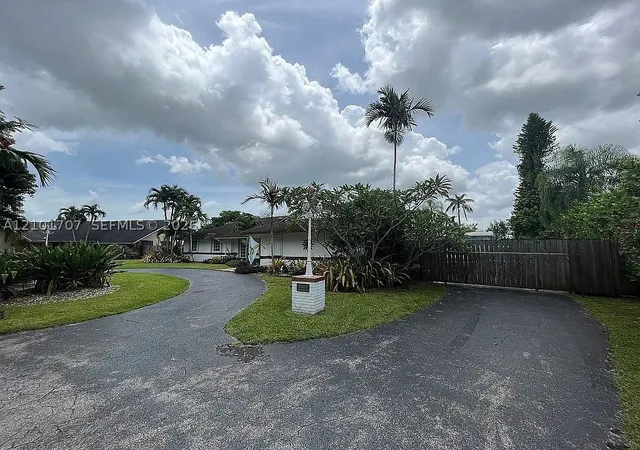 13250 N Calusa Clb Dr
