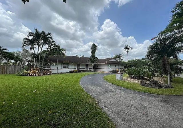 13250 N Calusa Clb Dr