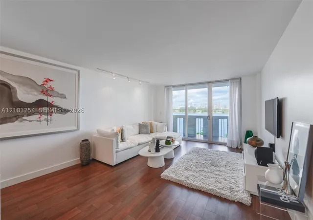 Listing Photo 4 - Condo for sale at South Bay Club Condo, Unit 629 800 West Ave, South Bay Club Condo, Miami Beach, FL 33139 | Built Year: 1966-1966