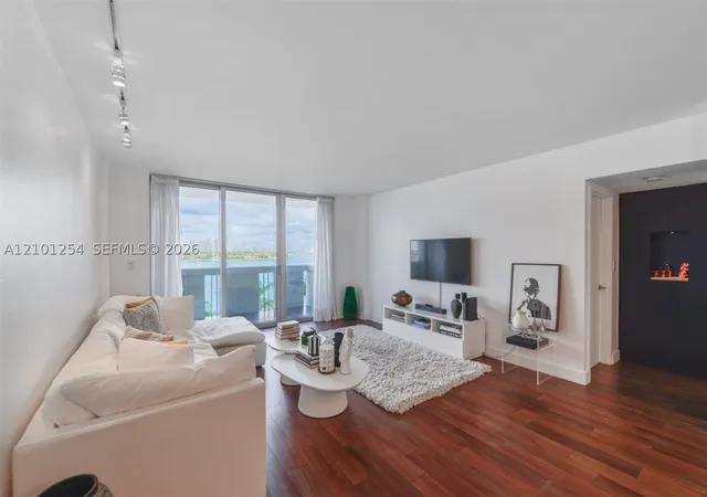 Listing Photo 5 - Condo for sale at South Bay Club Condo, Unit 629 800 West Ave, South Bay Club Condo, Miami Beach, FL 33139 | Built Year: 1966-1966