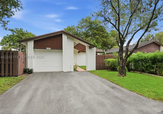 10828 SW 132nd Circle Ct