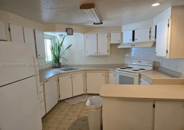 Photo 2 of Manufactured home for sale at 5550 Sw 32nd Terrace, Dania Beach, FL 33312 | MLS# A12099289 | Listing updated on 2026-10-07