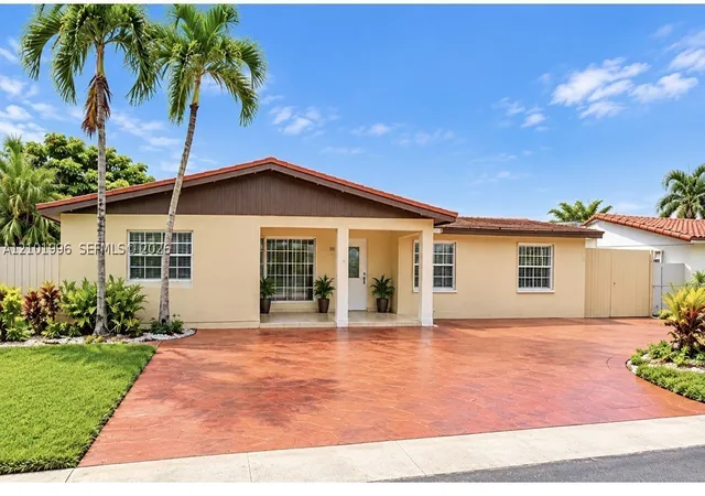 Photo 3 of Single family home for sale at 5015 Sw 117th Avenue, Miami, FL 33175 | MLS# A12101996 | Listing updated on 2026-10-08