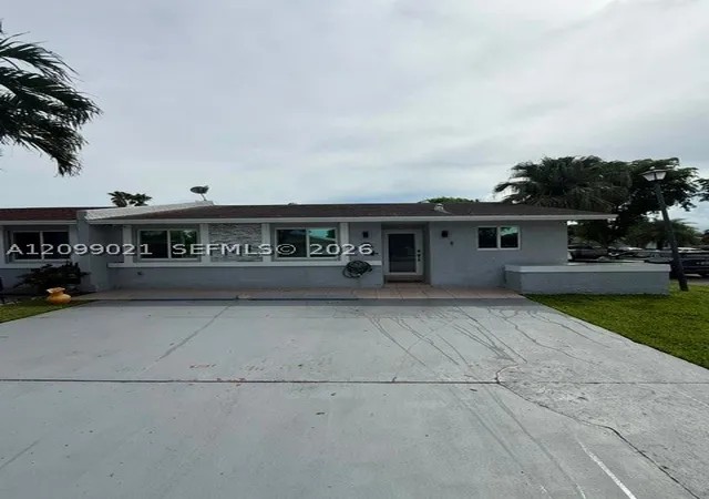 5641 SW 139th Place